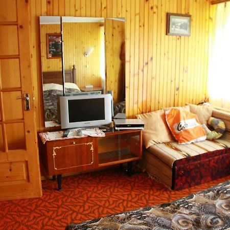 У Андрія Hotel ยาเรมชา ภายนอก รูปภาพ