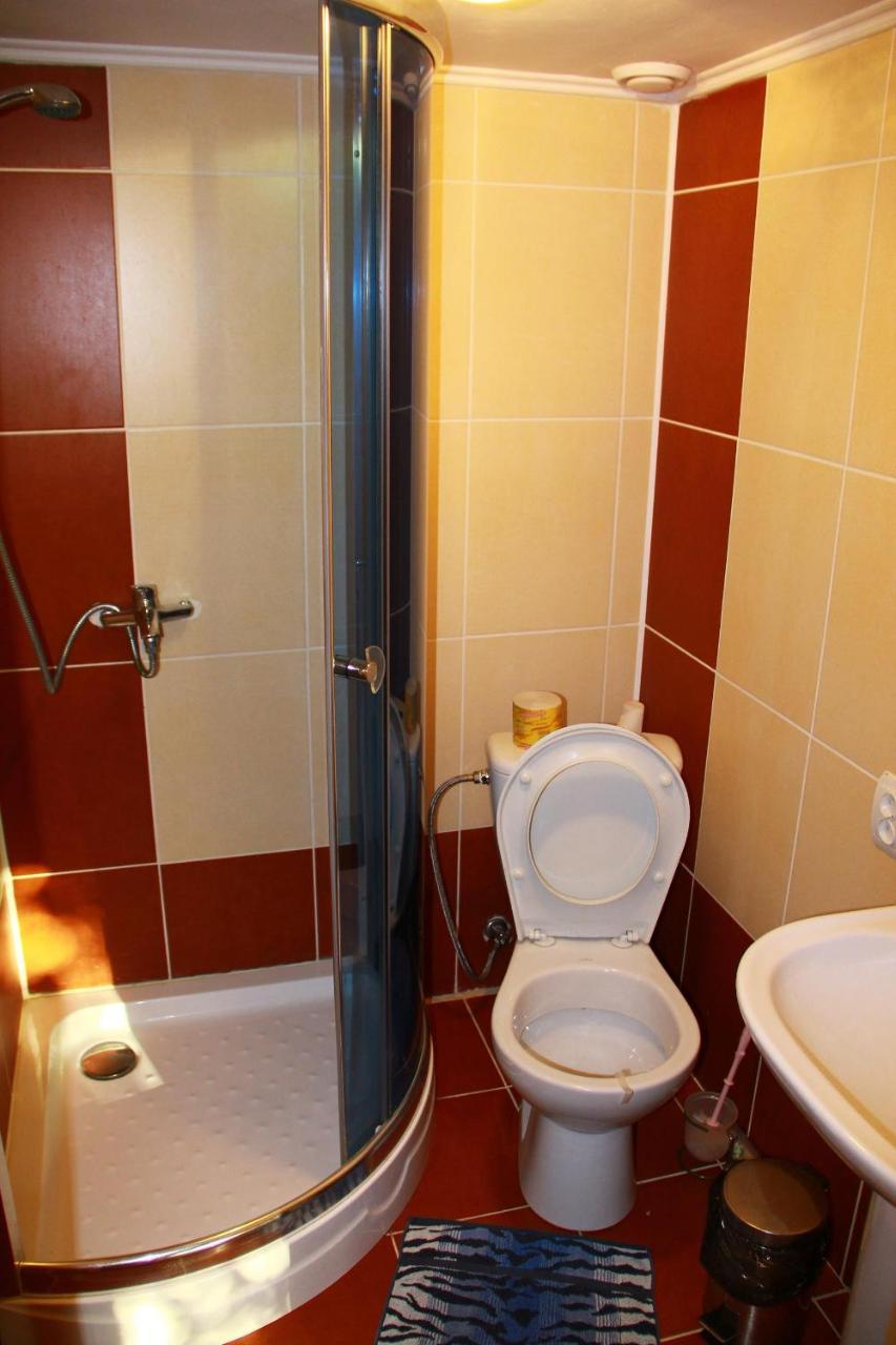 У Андрія Hotel ยาเรมชา ภายนอก รูปภาพ