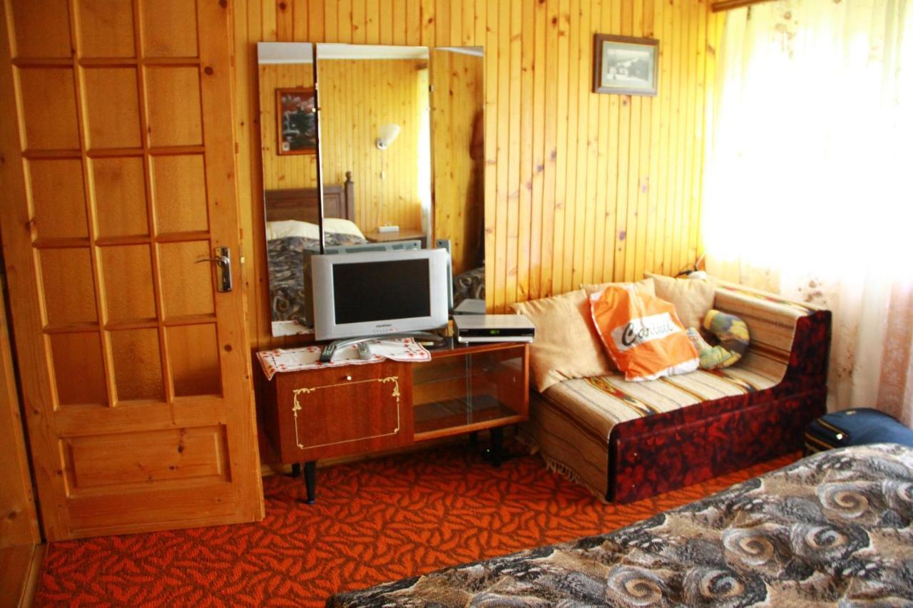 У Андрія Hotel ยาเรมชา ภายนอก รูปภาพ