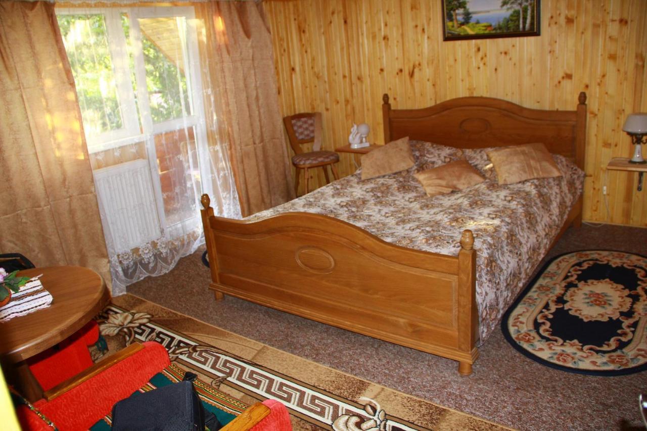 У Андрія Hotel ยาเรมชา ภายนอก รูปภาพ
