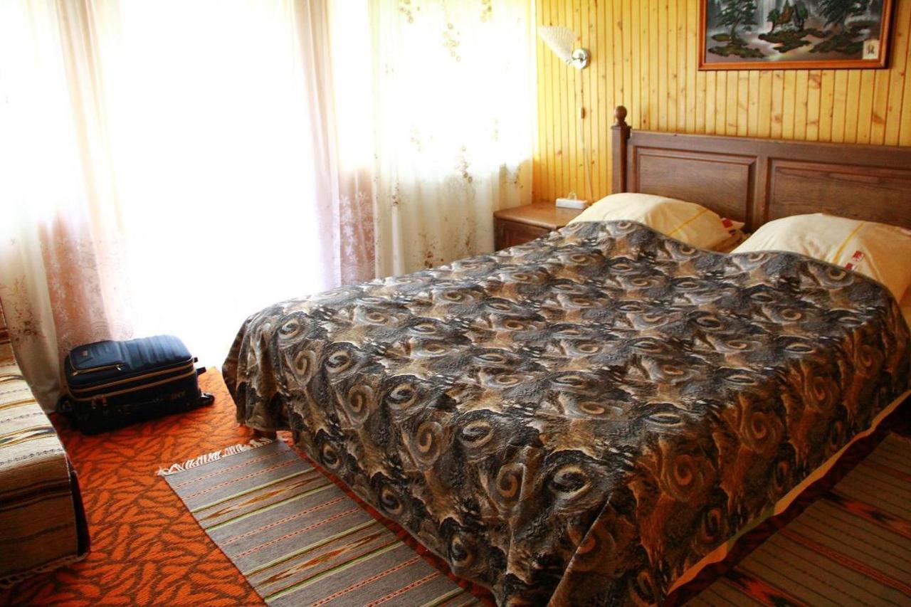 У Андрія Hotel ยาเรมชา ภายนอก รูปภาพ
